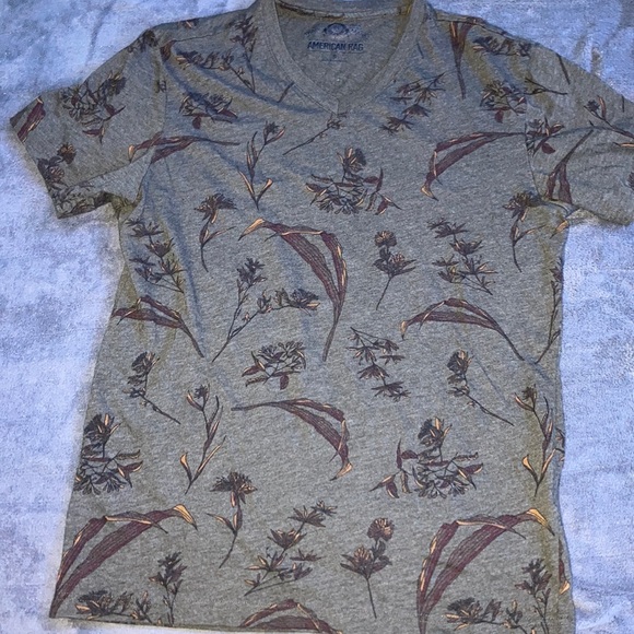 AR men’s v-neck tee - Picture 3 of 4